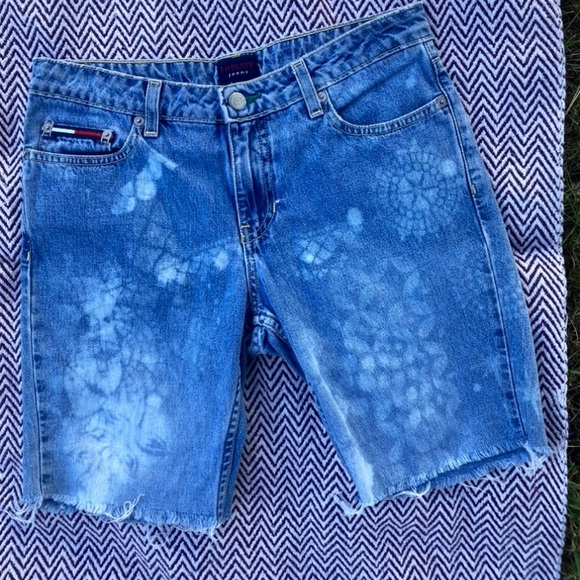 Upcycled vintage Tommy Hilfiger cut off denim shorts : OOAK dyed distressed : - Picture 9 of 16